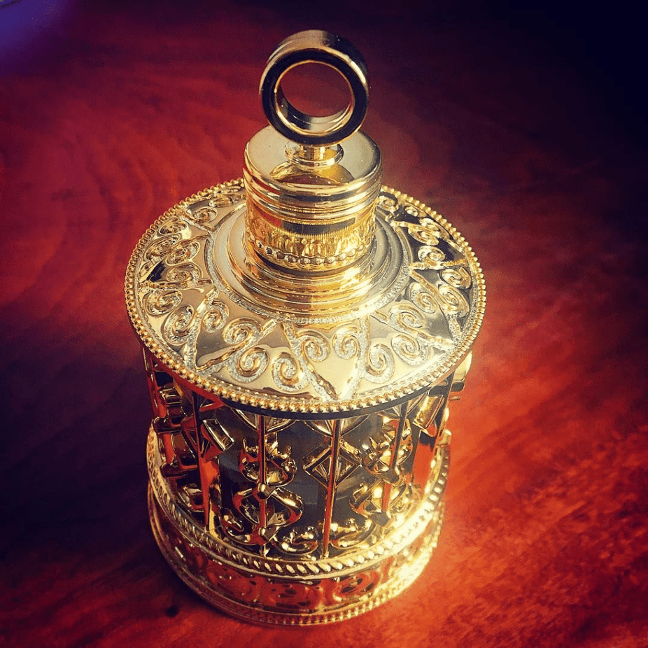 Swiss Arabian Daeeman Perfume Oil 24ML CPO concentrated fragrance bottle, featuring elegant packaging and branding.