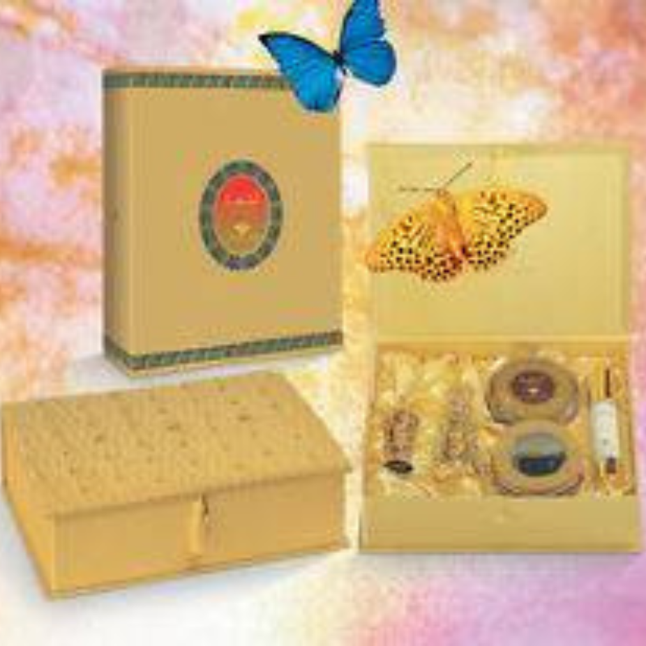 Swiss Arabian Kashkha perfume gift set for women, featuring elegant bottles and decorative packaging, perfect for gifting.