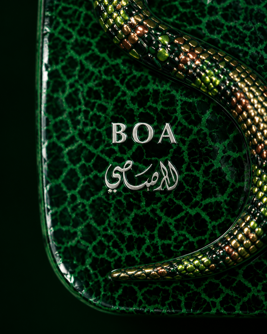 Cracked green lacquer texture